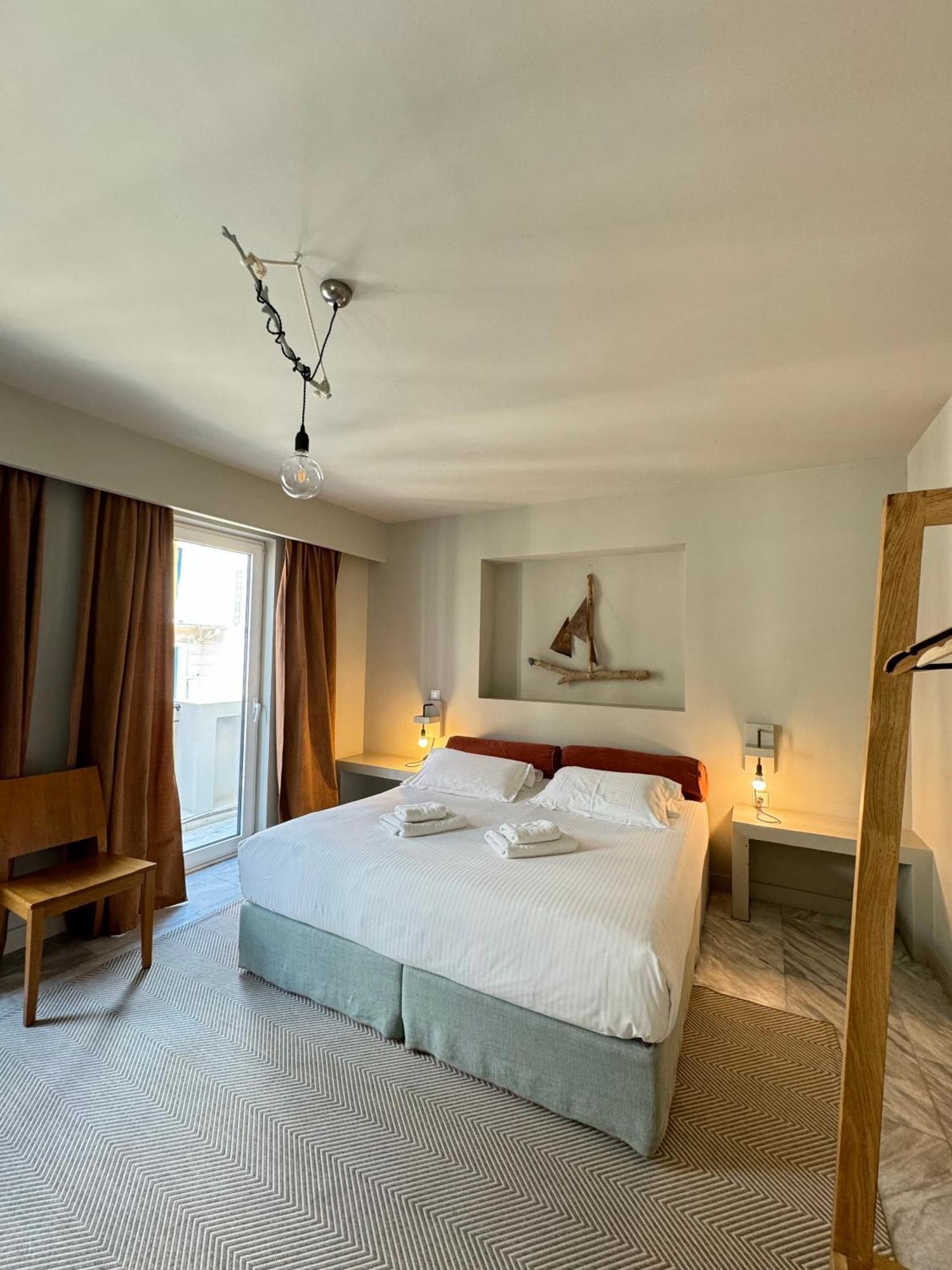 Lotus Center Apartment Атина Екстериор снимка