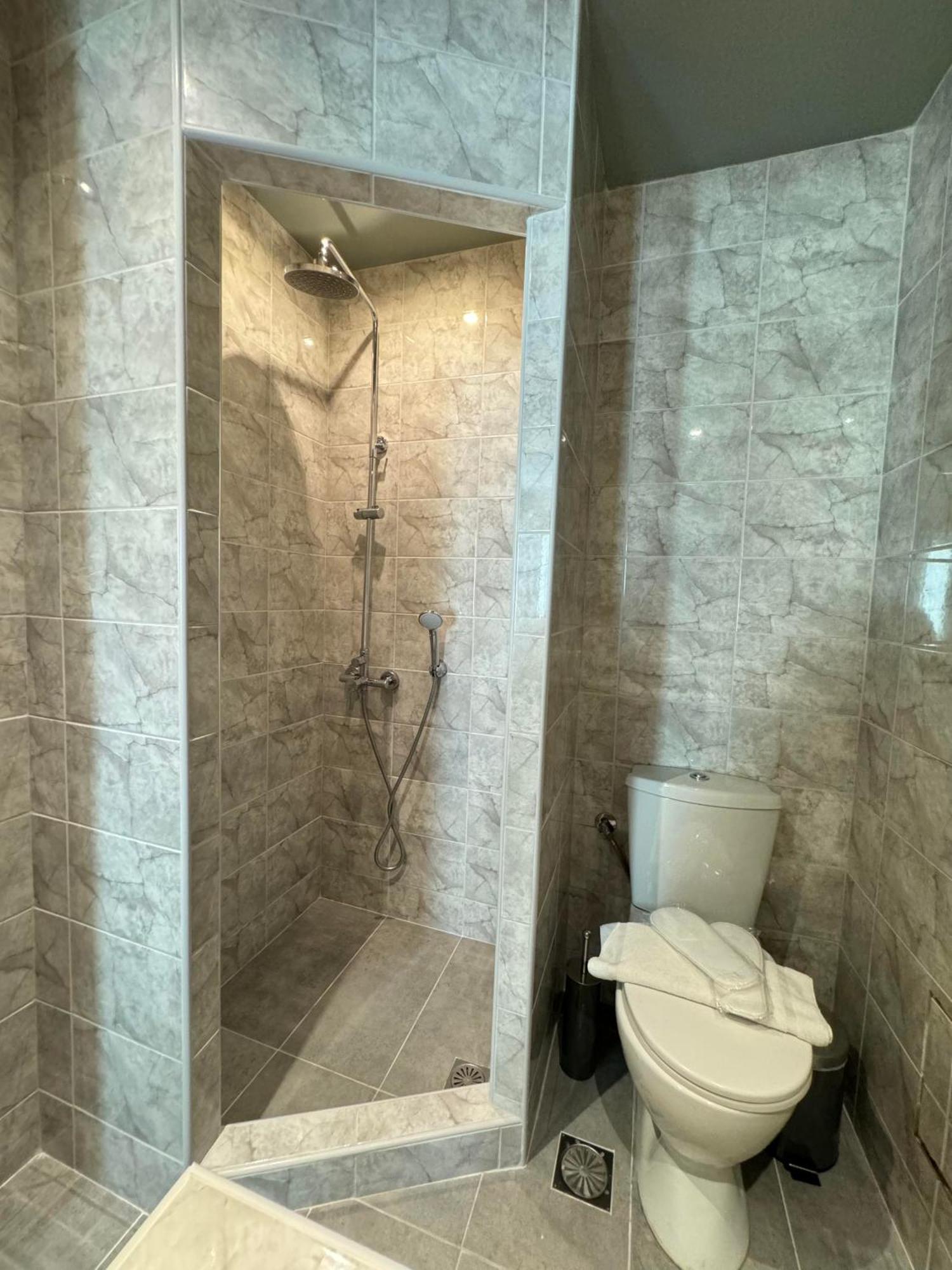 Lotus Center Apartment Атина Екстериор снимка