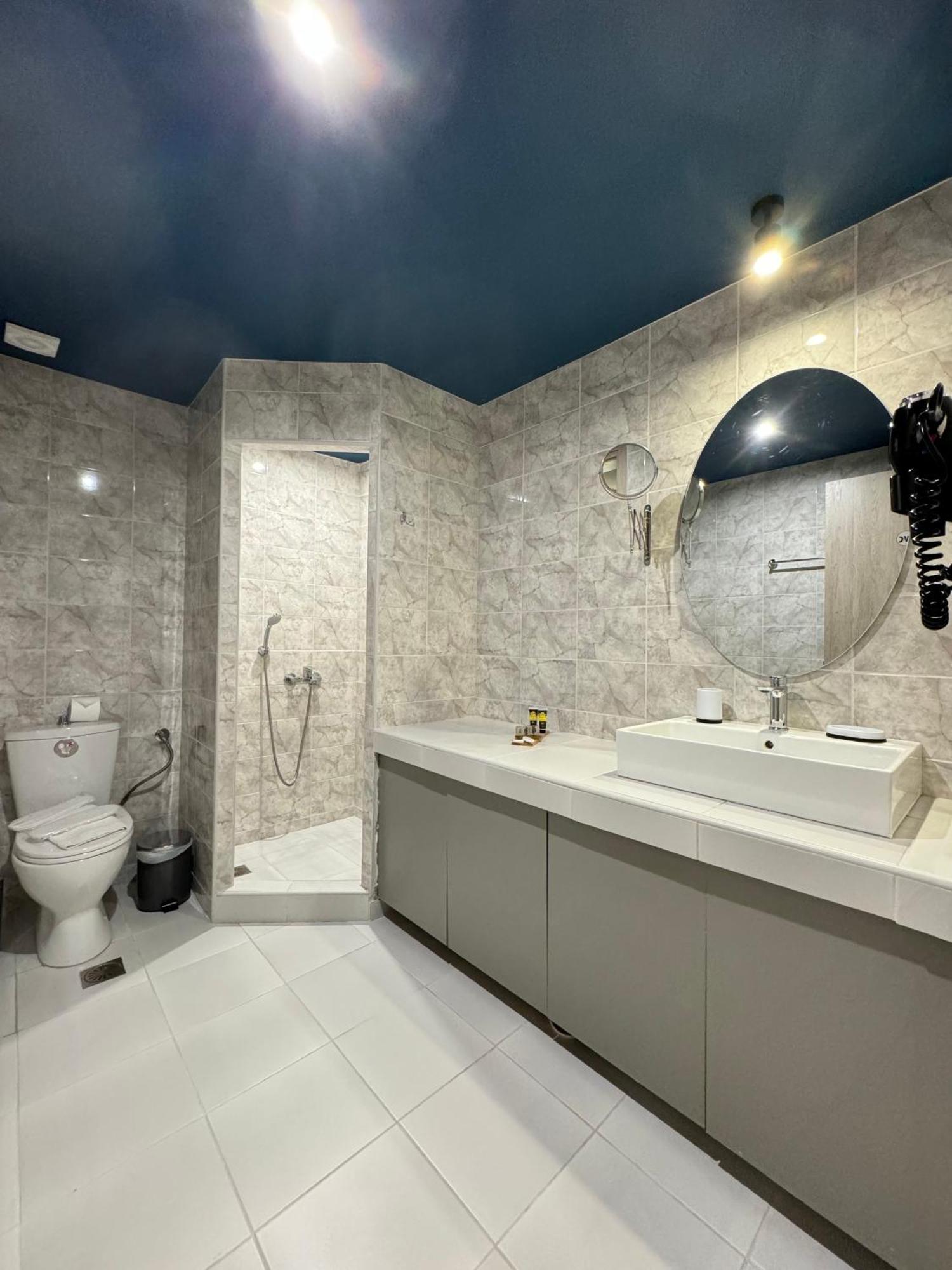 Lotus Center Apartment Атина Екстериор снимка