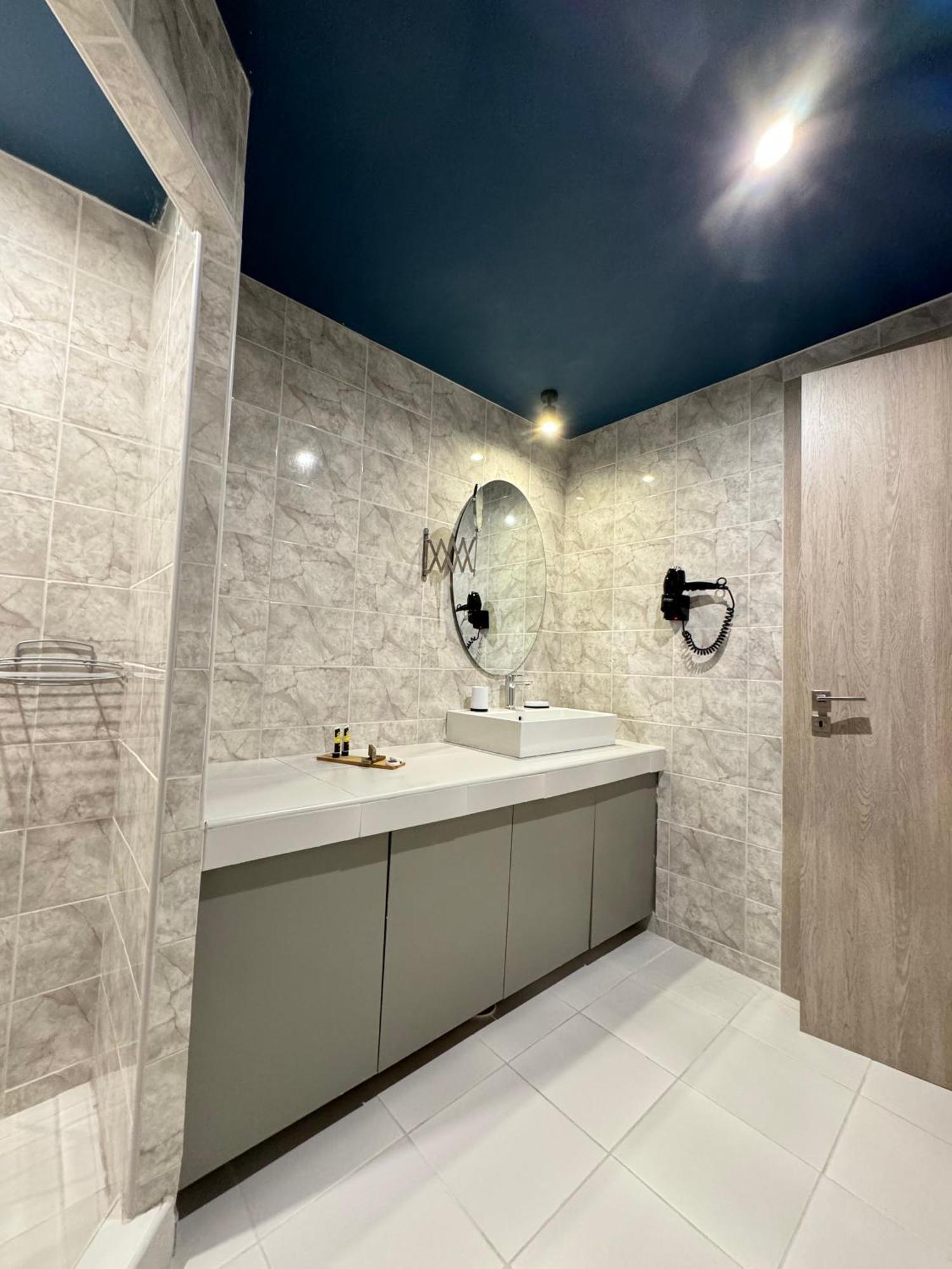 Lotus Center Apartment Атина Екстериор снимка